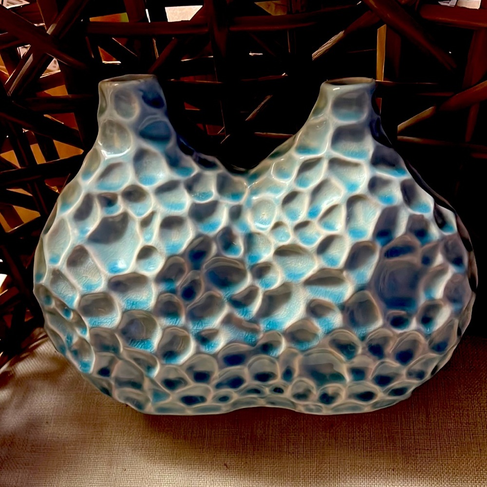 New Three Hands Corp Holley Comb Vase Unique NWT